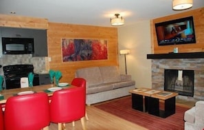 This newly-renovated condo has stylish mountain decor and beautiful hardwood floors.