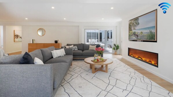 Living Room | Smart TV