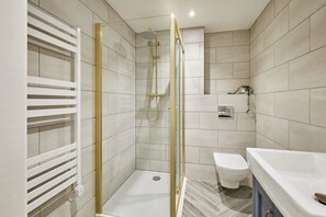 Driftwood Apartment, Whitby - Host & Stay