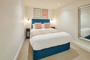Driftwood Apartment, Whitby - Host & Stay