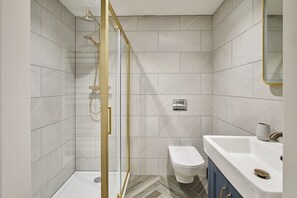 Sea Salt Apartment, Whitby - Host & Stay