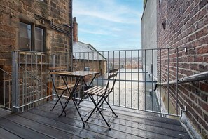 Sea Salt Apartment, Whitby - Host & Stay