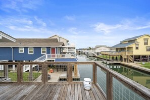 Spacious Deck - Overlooking The Canal