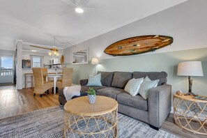 Welcome to your home away from home! Large, comfortable, well decorated living room