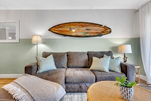 Welcome to your home away from home! Large, comfortable, well decorated living room
