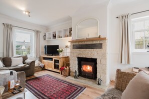 Myrtle House Sitting Room - StayCotswold