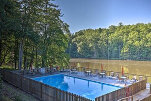 Community Amenities | Outdoor Pool | Fitness Center | Game Room | Lake Access