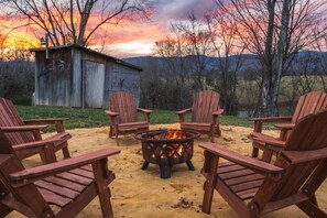 Create memories under the stars with our 6 person firepit