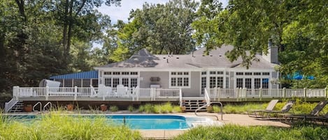 Private Pool & Hot Tub!