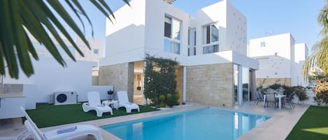 Villa Brooke, Luxury 3BDR Protaras Villa, Close to Fig Tree Bay Beach