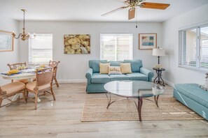 Living Room | Smart TV | Ceiling Fans | Central A/C | Electric Heating
