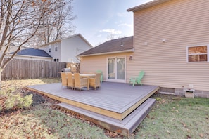 Yard | Deck | Gas Grill (Propane Provided)