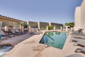 Community Pool & Hot Tub