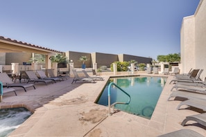 Community Pool & Hot Tub