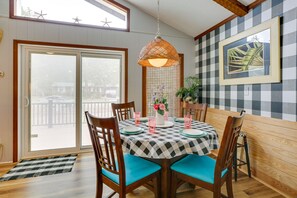 Dining Area | Dishware/Flatware
