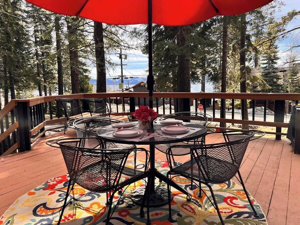 Outdoor Dining Furniture for Lakeside Dining.