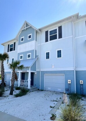 Lovely, spacious townhome in popular family area.