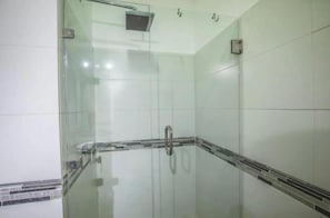 Sailfish Villa Walk In Shower