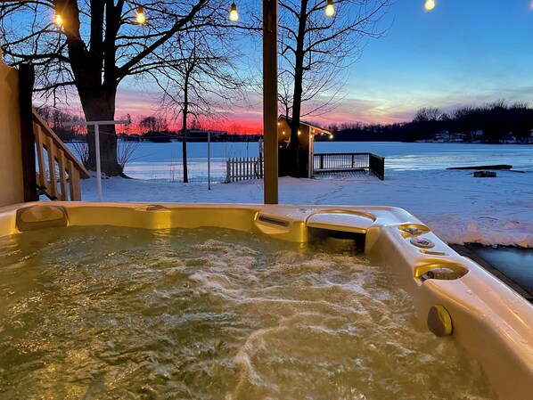 Outdoor spa tub