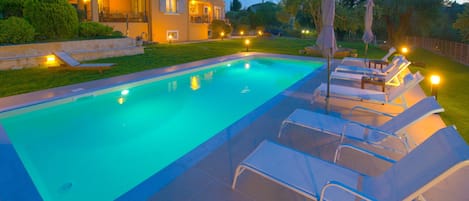 Relax by the beautiful swimming pool at Spyrelia%2E