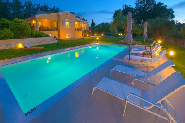 Relax by the beautiful swimming pool at Spyrelia%2E