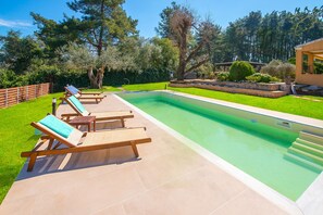 Relax by the beautiful swimming pool at Spyrelia%2E