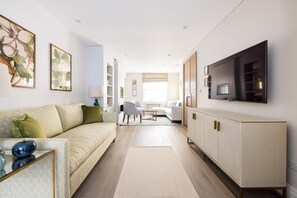 Sunny in Chelsea - Luxurious 3 Bedroom Chelsea Home (4386)