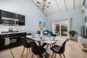 Tranquil 2BR2BA ~ Close to the Beach ~ Shared Pool (18297)