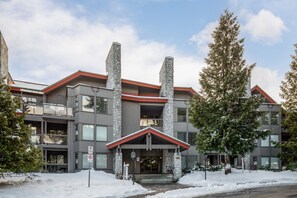 Greyhawk Complex - Including free secured parking for two vehicles