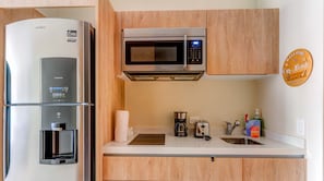 You'll have a well-equipped kitchen to prepare a simple meal if you like to eat at home