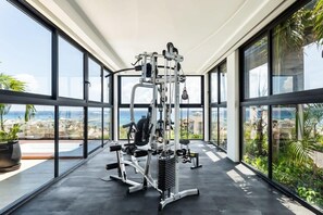 There's an ocean view rooftop gym too!