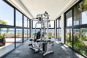 There's an ocean view rooftop gym too!