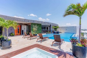 Soak all your stress away in the rooftop jacuzzi (The jacuzzi heater is temporarily out of service.)
