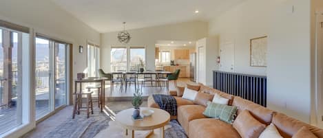 Cedar City Vacation Rental | 4BR | 3.5BA | 3,200 Sq Ft | Steps Required