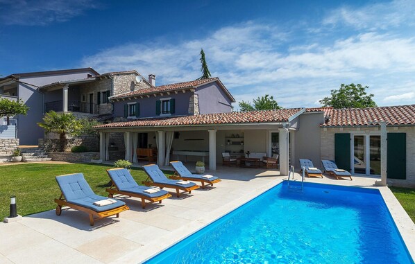 pool