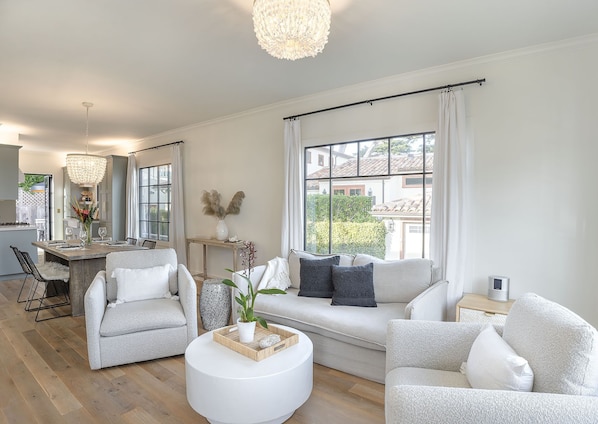 Welcome to "Casa Blanca" ~ One House Away from the Bay!