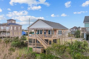 You'll find yourself inexplicably drawn to the tranquil moments waiting for you at this 3-bedroom home.