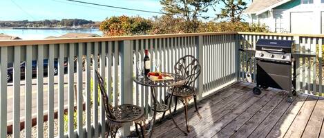 Views of the Marina just across the bay! Small/front deck with G