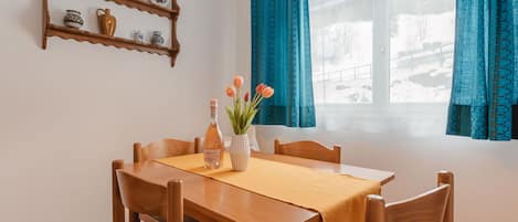 Furniture, Table, Property, Flower, Green, Blue, Orange, Interior Design, Plant, Lighting