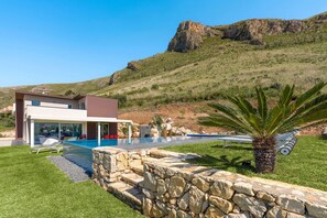 Autumn, Building Exterior, Garden, Outdoor, Pool, Scenic View, Spring, Summer