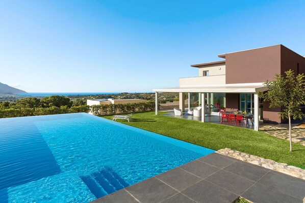 Autumn, Building Exterior, Garden, Outdoor, Pool, Scenic View, Spring, Summer