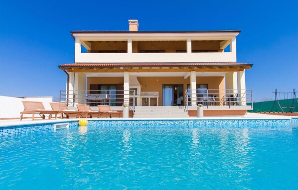 pool