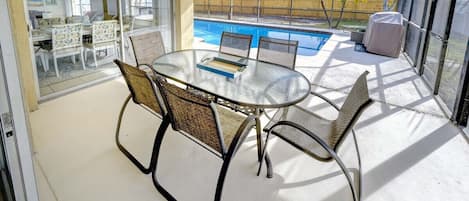 Come Enjoy Poolside Dining and a Gas Grill At Manatee Retreat