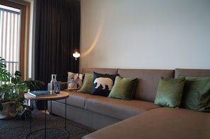 Wohnbereich mit Auszieh-Schlafcouch