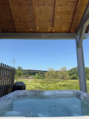 Vu du spa sur les pĂątures attenantes.