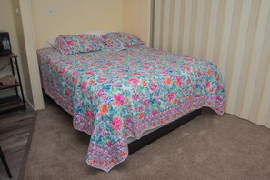 Comfy but cozy studio with murphy bed