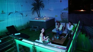Indoor spa tub