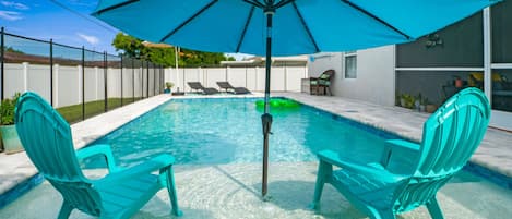 Heated Pool with sun shelf