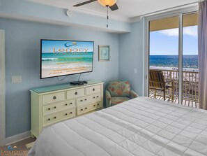 Azure #307 Master Bedroom - King Bed