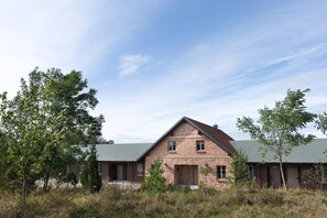 Stugans exteriör [sommar]